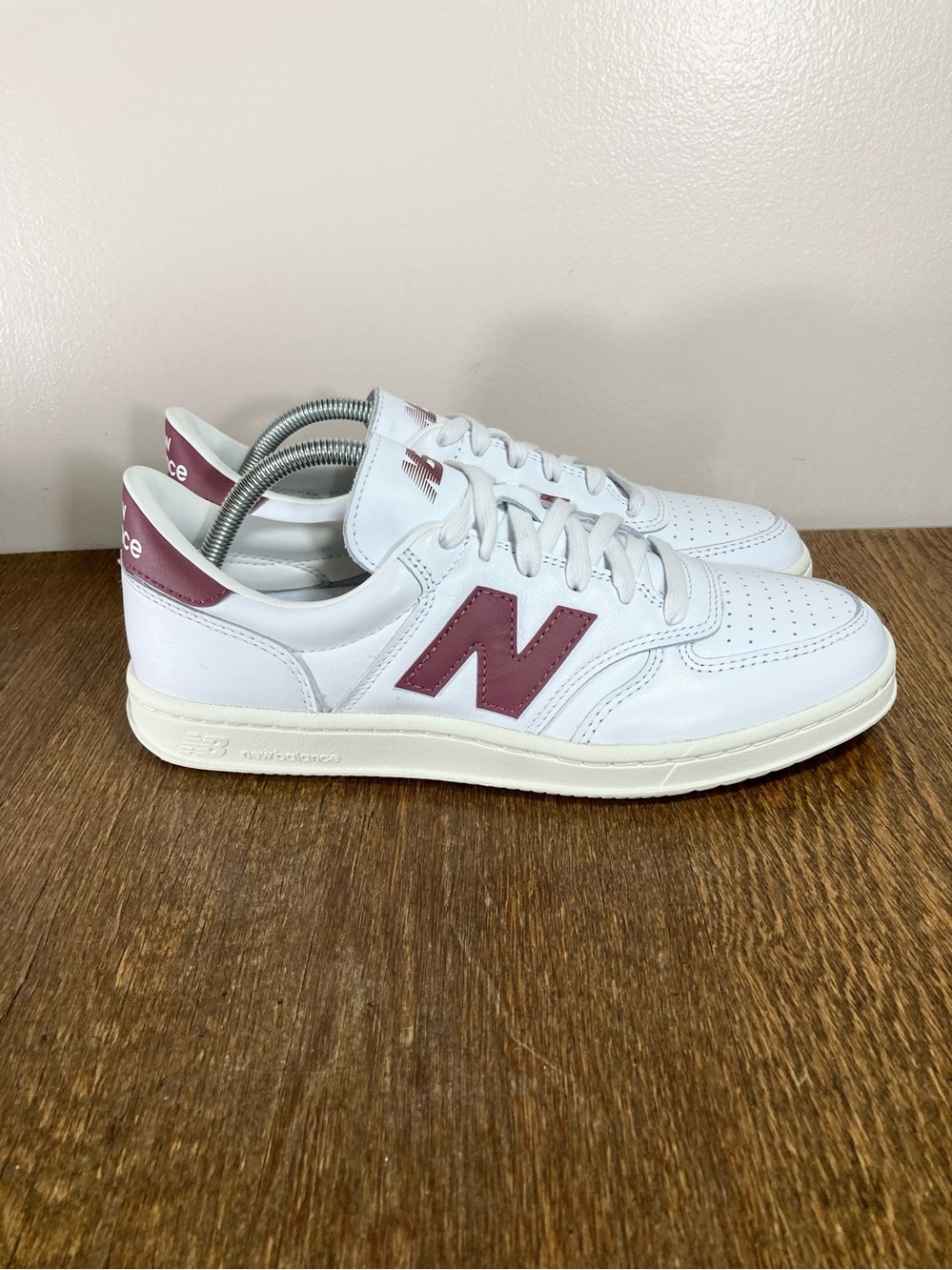 New Balance T500 Sneaker Men’s Size 9 White Washed Burgundy